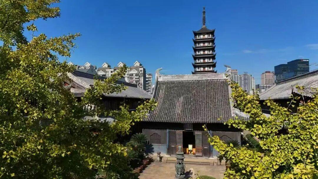 烟台大师兄:大家好,我是厂家的业务人员。我们的主要产品是水果罐头、果脯、果干。另外,本人原先从事的是农业物资(农药、化肥),涉及到村,因此,烟台苹果.(正宗苹果之都栖霞货).莱阳犁(黄金犁、丰水犁)、(蓝莓、水果黄瓜.网纹瓜)海阳特产、以及烟台本地海参、鲍鱼、 母蛎(也叫生蚝)等,均可与我联系